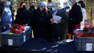 5 de novembre de 2021. Entrega de les restes a El Soleràs. Tercer per l'esquerra Emilio Salvador. Foto TV3