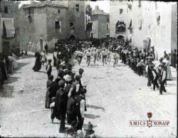 Carrera de festes al Portal. Principis del segle XX. Foto Angel Albiac