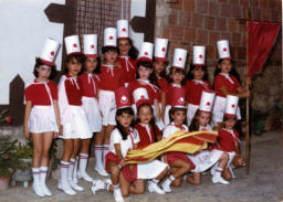 Primer grup de "Majorettes" de Nonasp. 23 d'agost de 1982