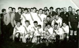 1958 FC Hispania - Coupe de France FSGT Auguste Delaune - 3 jugador dalt Jose Suer